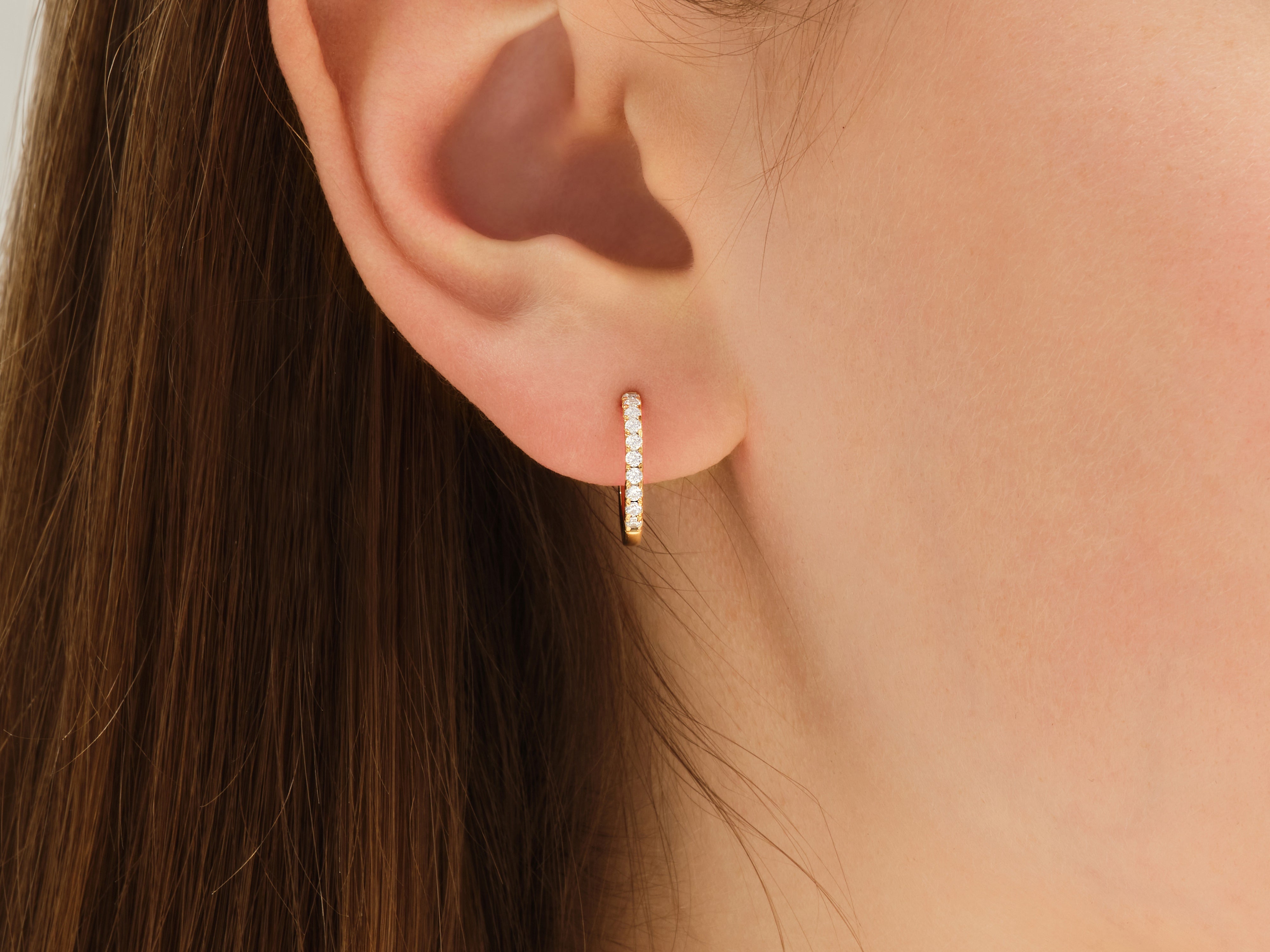 PIRLANTA HUGGIE KÜPE