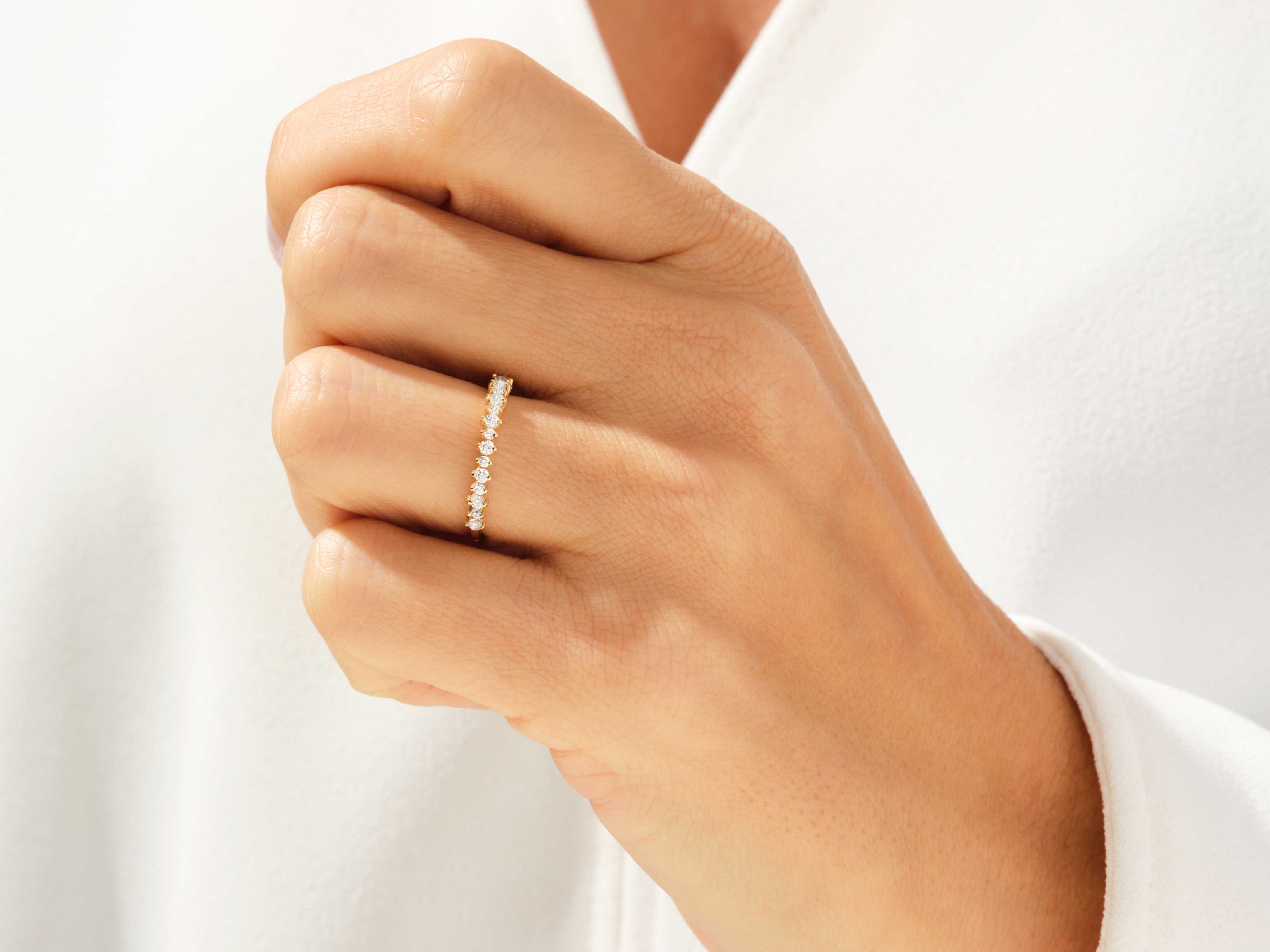 0.25 KARAT YUVARLAK KESİM HALF ETERNITY YÜZÜK