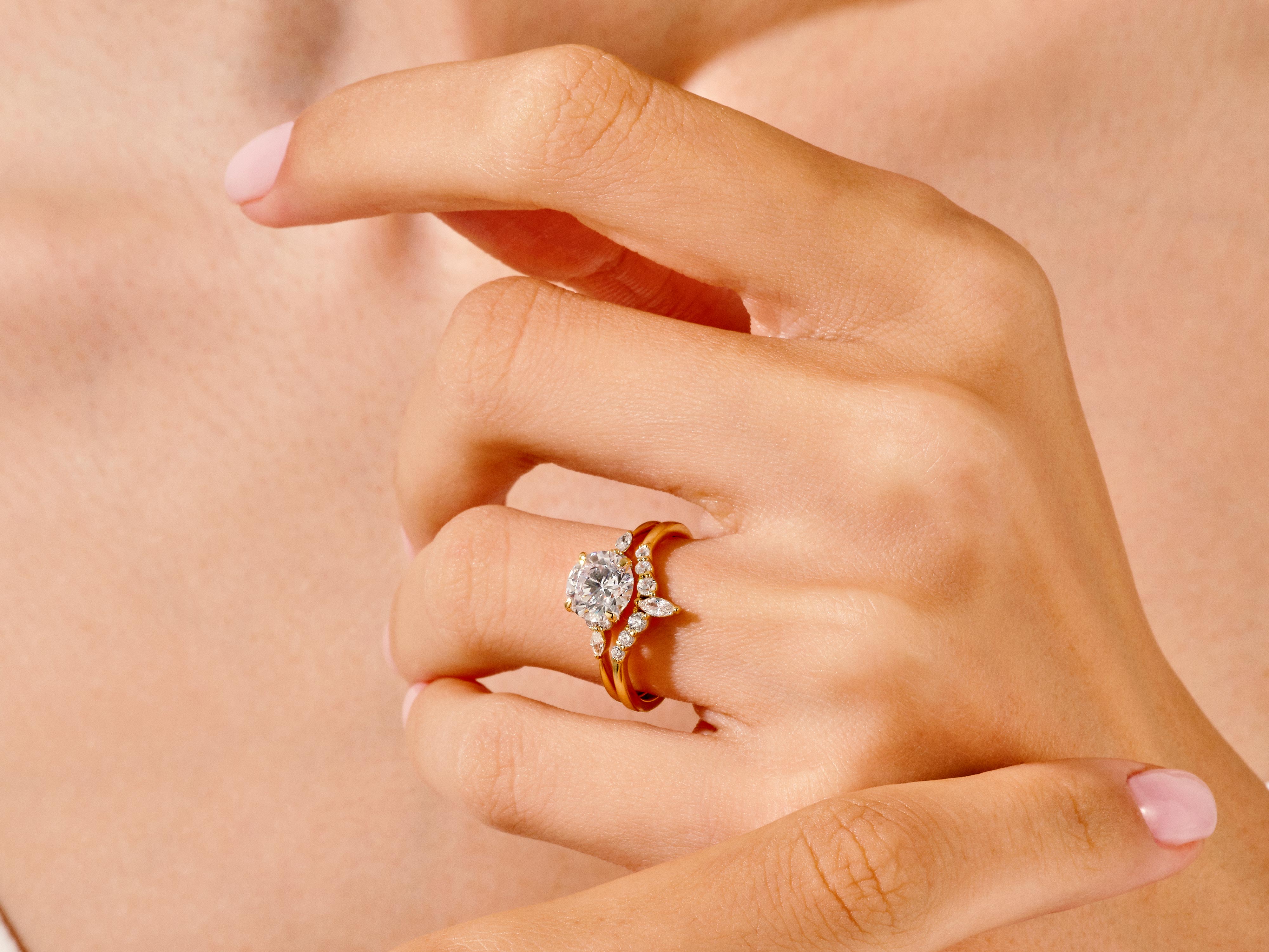 0.25 KARAT CURVED YÜZÜK