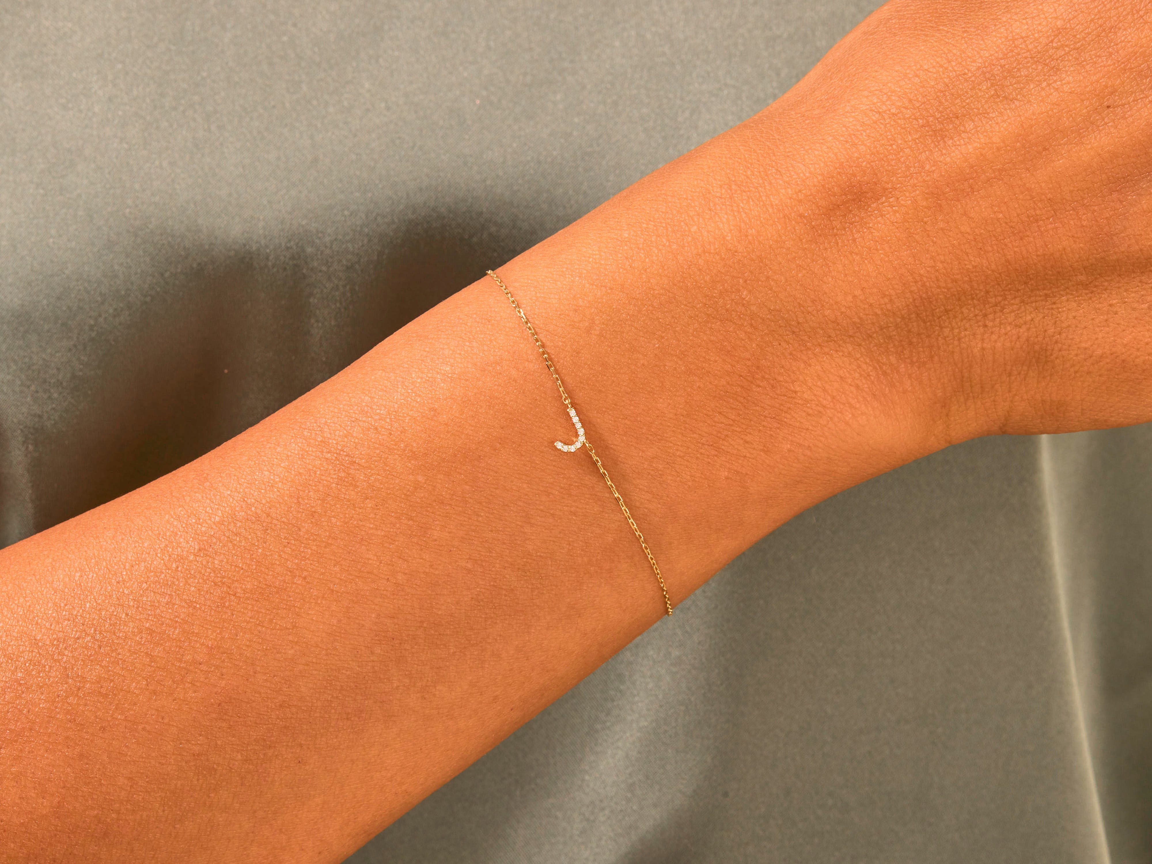 INITIAL LETTER BİLEKLİK